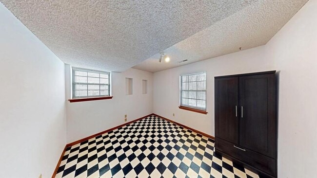Building Photo - 15550 East 37th St S