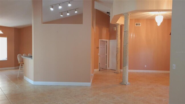 Building Photo - 58 Burning Bush Dr