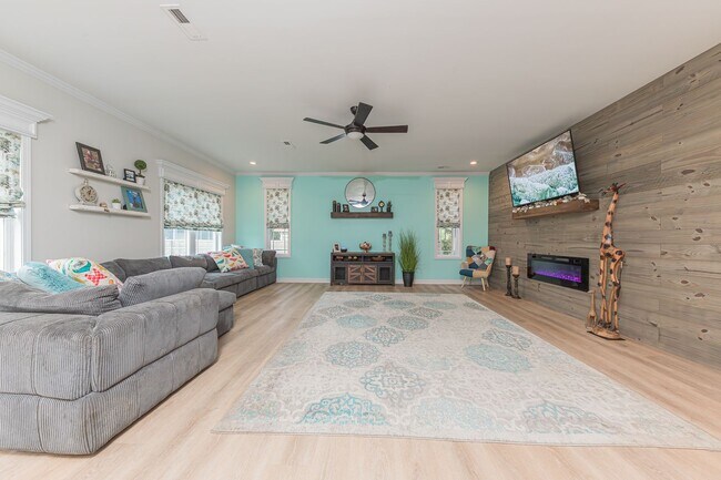 Building Photo - Coastal Elegance on a Spacious Corner Lot in Kings Harbor