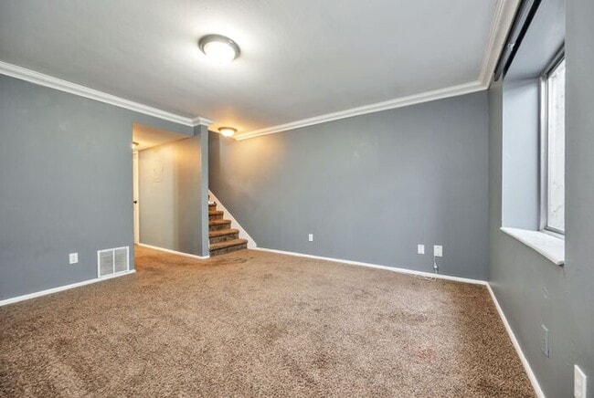 Building Photo - Awesome Rose Park Thouse in quiet community!