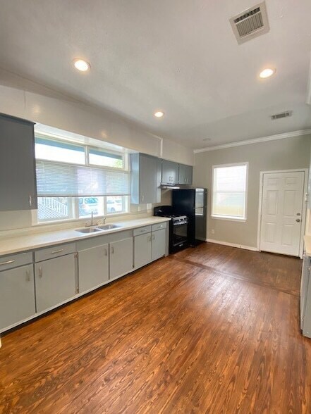 Building Photo - 4727 Walker St