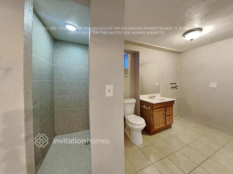 Building Photo - 4946 E 109th Ct