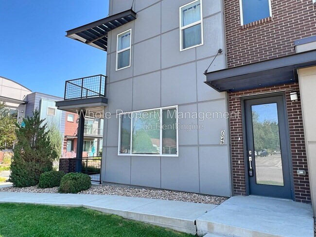 Building Photo - 2049 W 67th Pl