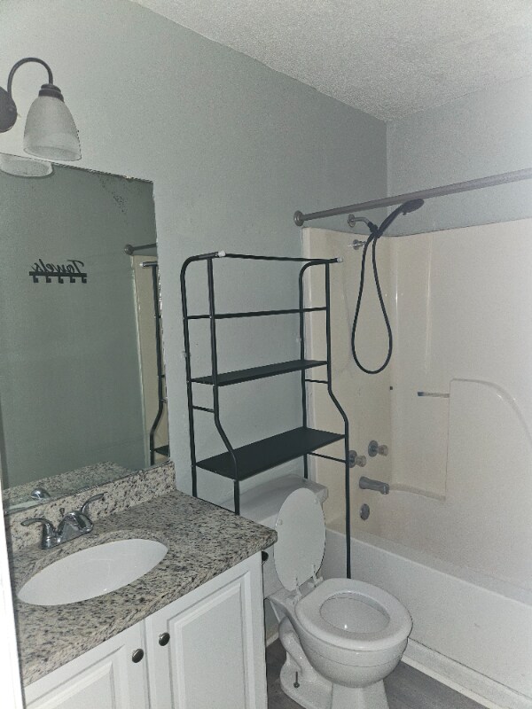 Building Photo - 1 Lilac St