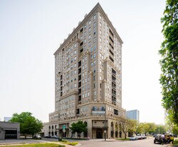 Building Photo - 475 W 12th Ave