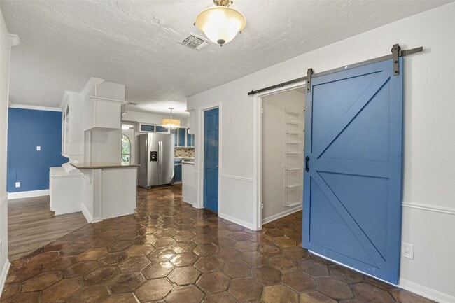 Building Photo - 3838 Glenheather Dr