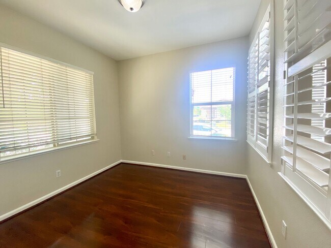 Building Photo - 3600 Silverwood Rd