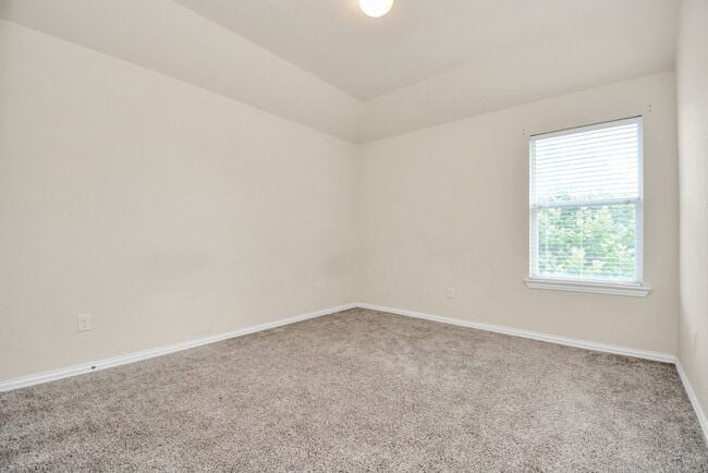 Building Photo - 2703 Lakecrest River Dr