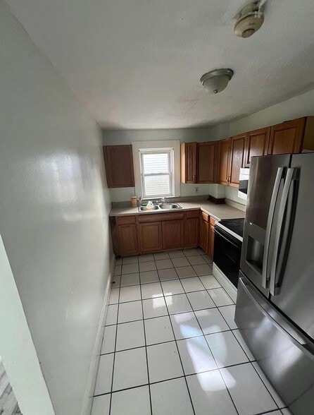 Building Photo - 166 Regent Ave