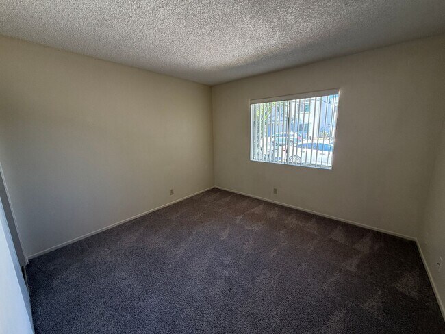 Building Photo - 1230 Hull Pl
