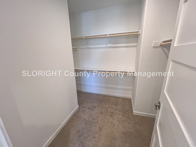 Building Photo - AVAILABLE NOW - 3 Bed/ 3 Bath Beautiful SL...