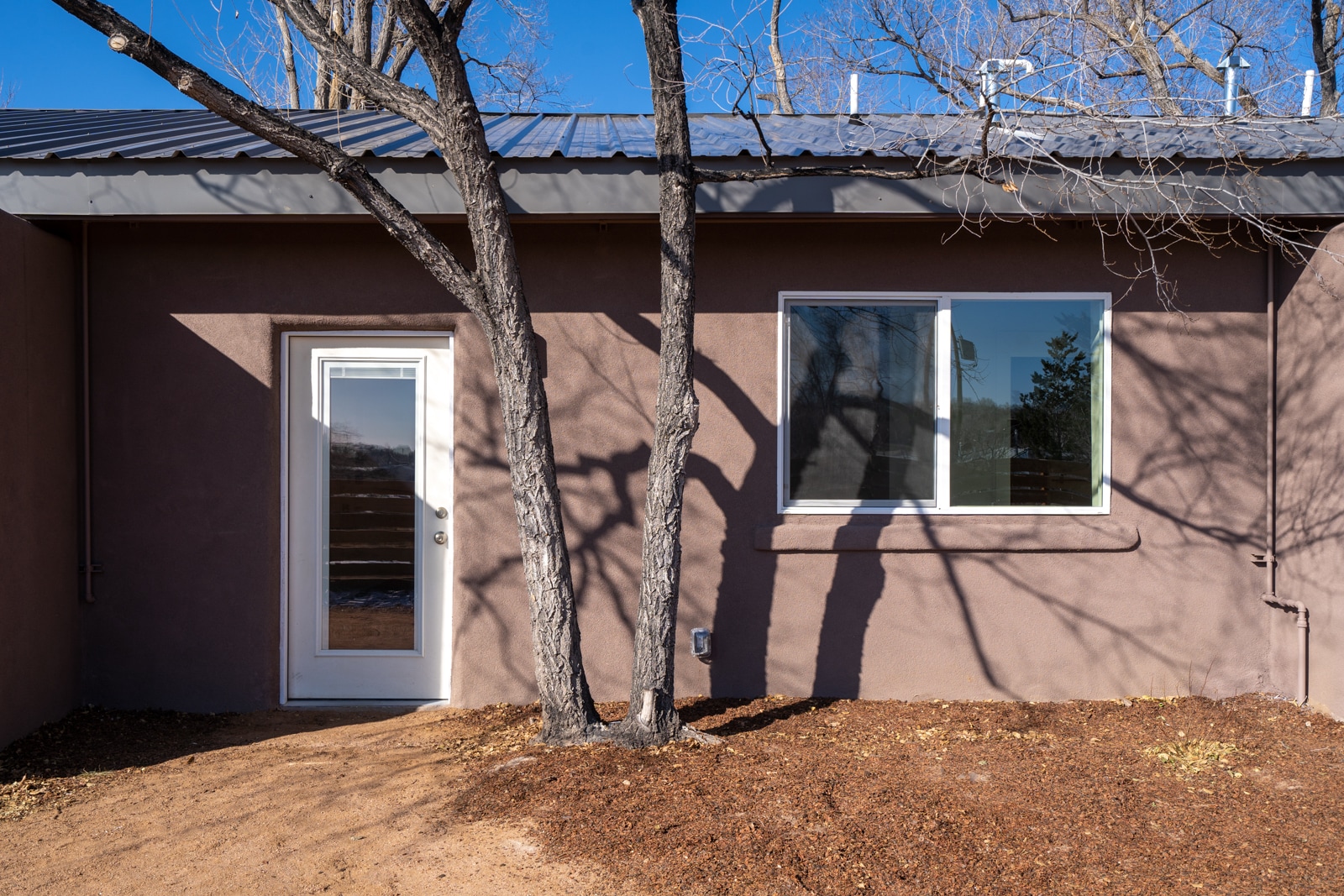 Building Photo - 2200 W Alameda St