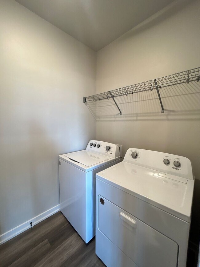 Building Photo - Stylish 2BR + Office Duplex in SE Bend – Garage & Smart Home Perks