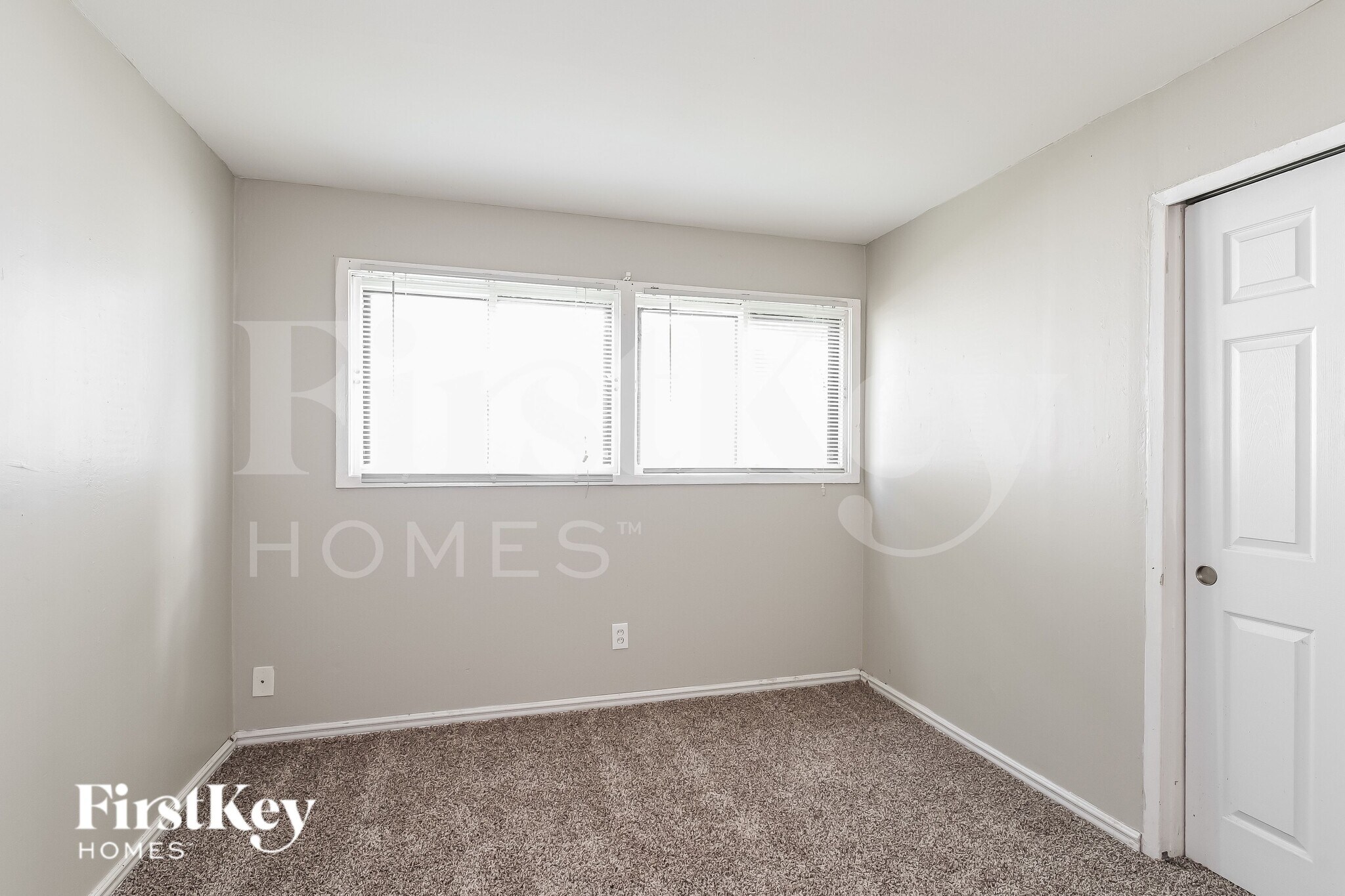 Building Photo - 3045 Kingsley Dr