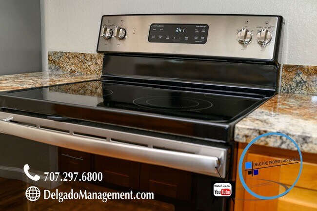 Building Photo - Glen Cove downstairs condo!