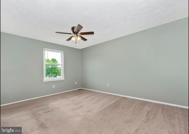 Building Photo - 381 W Thornhill Pl