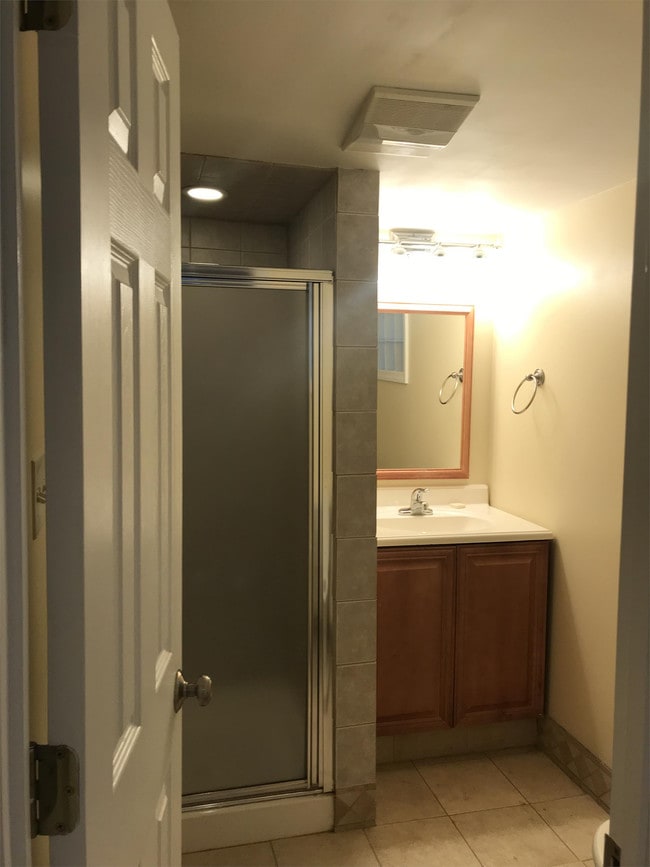 Building Photo - 2604 N Winchester St