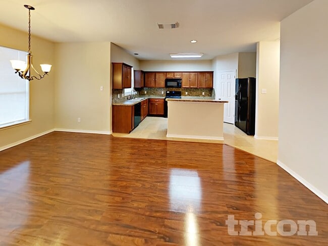 Building Photo - 410 Crosby Village Dr