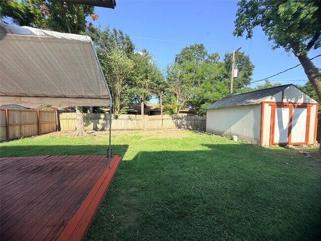 Building Photo - 2513 Mulberry Ln