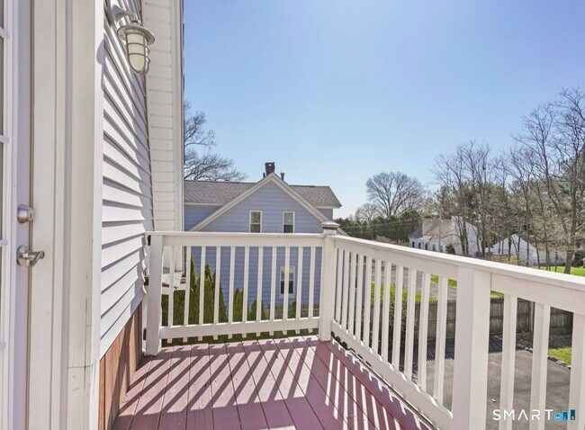 Building Photo - 709 Tunxis Hill Rd