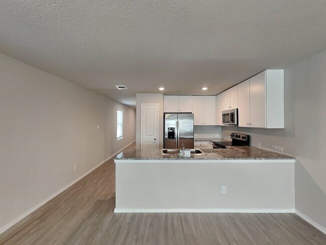 Building Photo - 144 Hollywood Dr