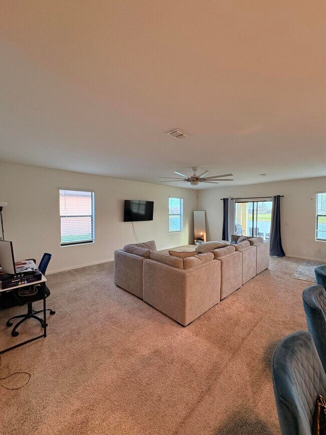 Building Photo - 5619 Delight Dr