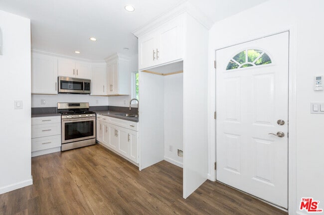 Building Photo - 4503 Vesper Ave
