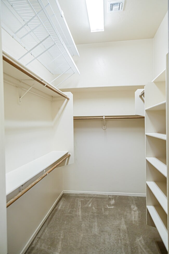 Building Photo - 7561 E Truces Pl