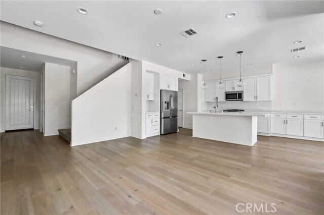 Building Photo - 216 Finch