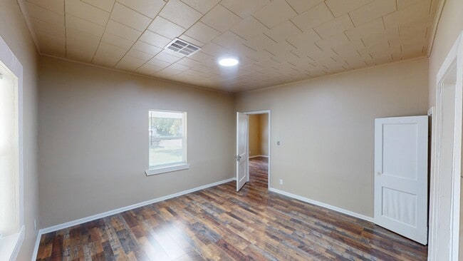 Building Photo - 1009 S Muskogee St