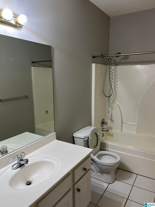 Building Photo - 996 McAllister Dr