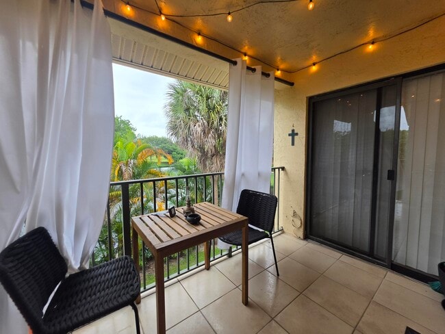 Building Photo - 9999 Summerbreeze Dr