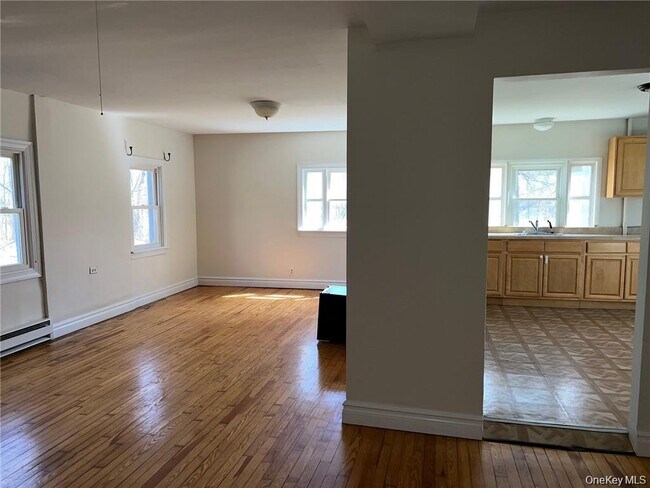 Building Photo - 91 Toleman Rd