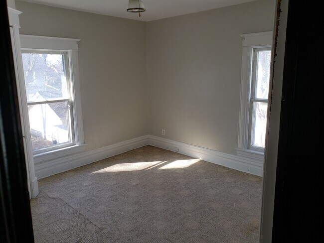 Building Photo - 106 E Lorain St