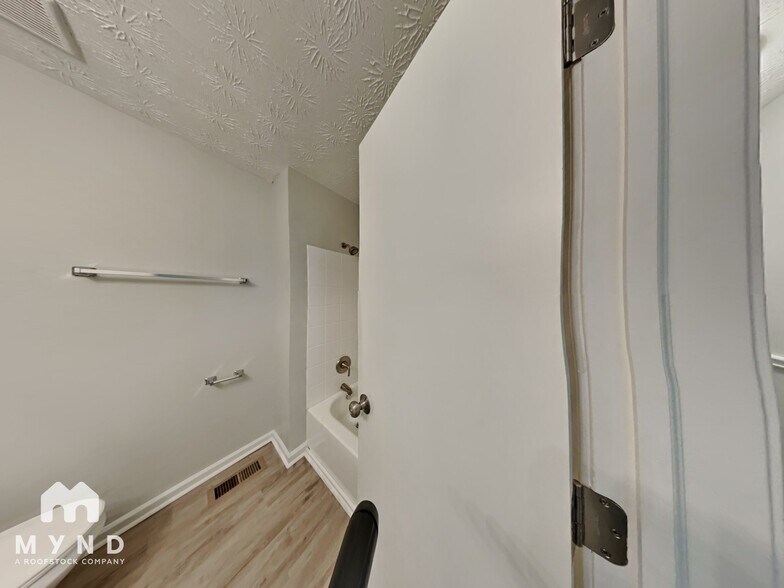 Building Photo - 2605 Winding Creek Dr