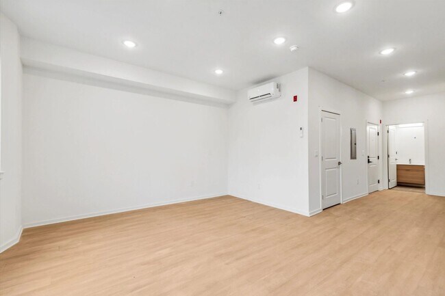 Building Photo - 245 N 12th St