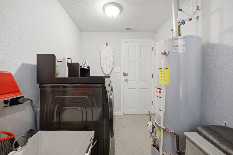 Building Photo - 3566 Westminster Ave