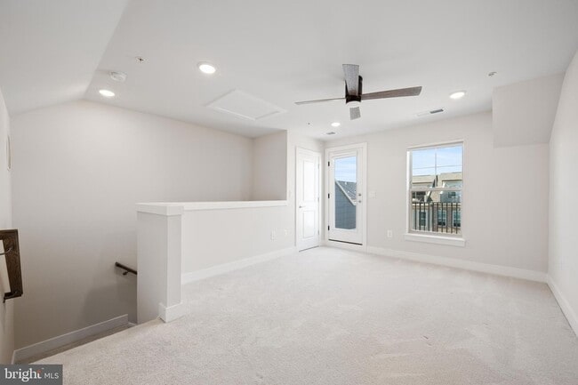 Building Photo - 128 Stowe Dr