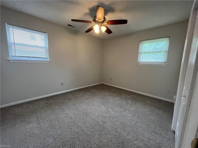 Building Photo - 3905 Brentwood Crescent