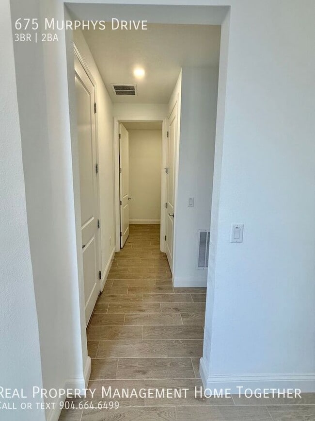 Building Photo - 675 Murphys Dr