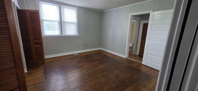 Building Photo - 223 E 11th St