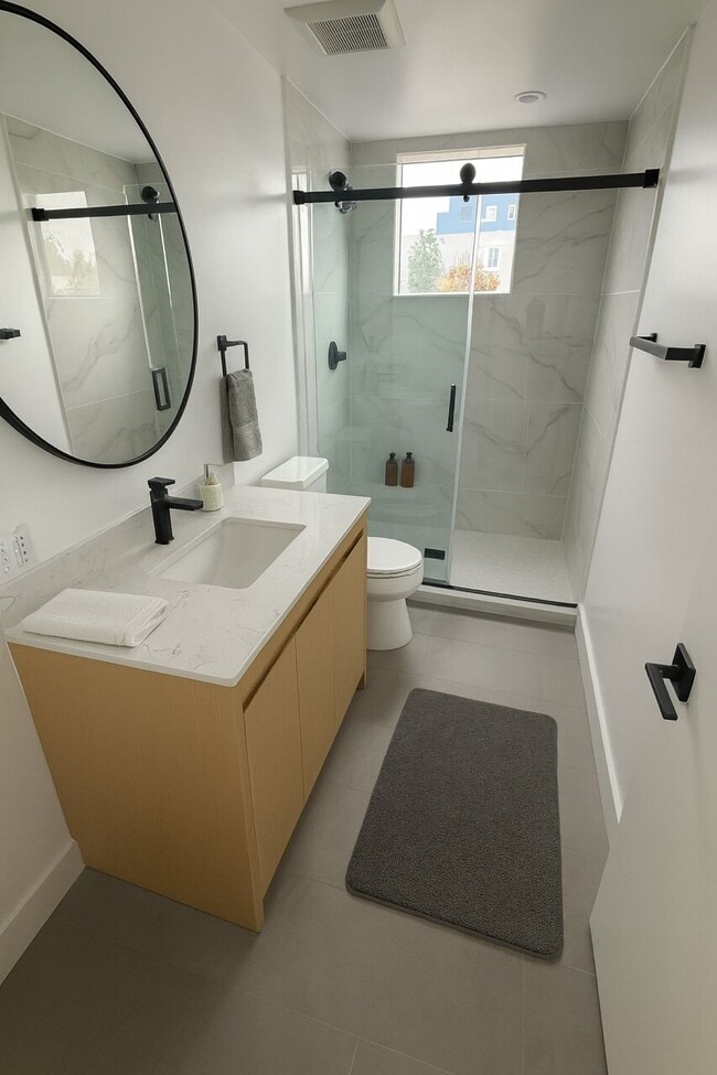 Building Photo - 1200 W 37th Dr