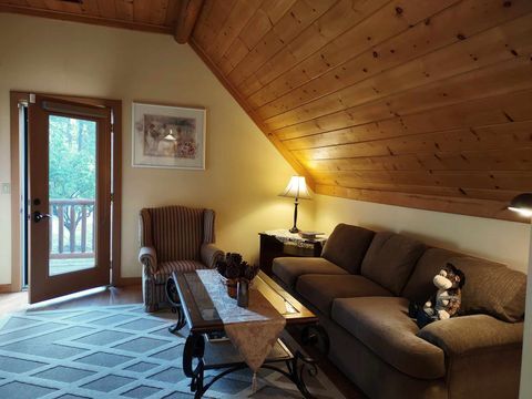 Living Room - 59570 Devils Ladder Rd