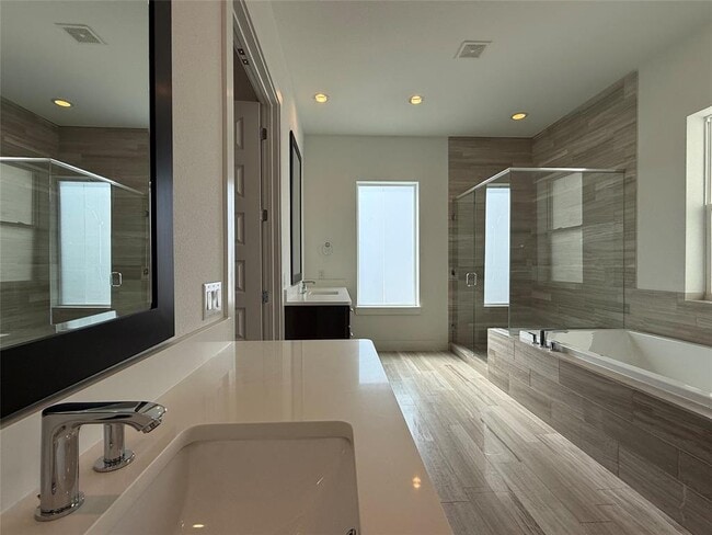 Building Photo - 6117 Seville Dr