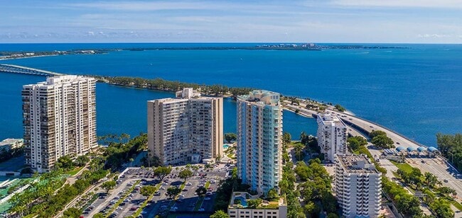 Building Photo - 2475 Brickell Ave