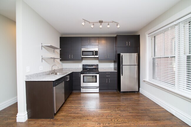 Building Photo - 3116 Lackland Ave