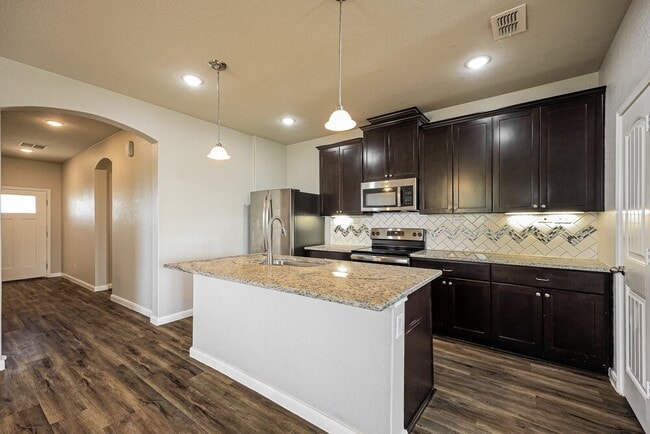 Building Photo - 15815 Spruce River Ct