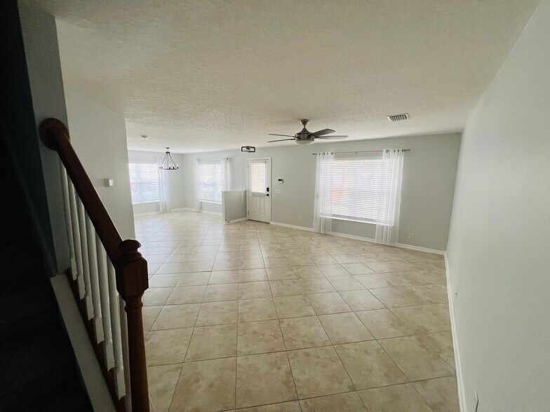 Building Photo - 3857 Island Way