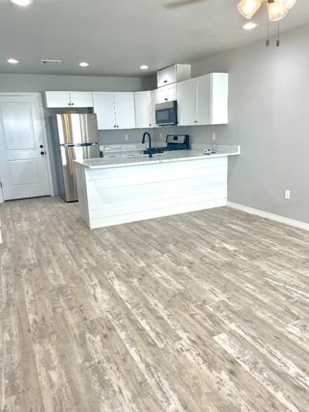 Building Photo - 14507 Periwinkle Dr