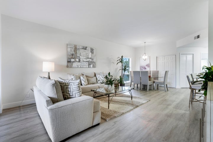 Building Photo - 7860 Seville Pl